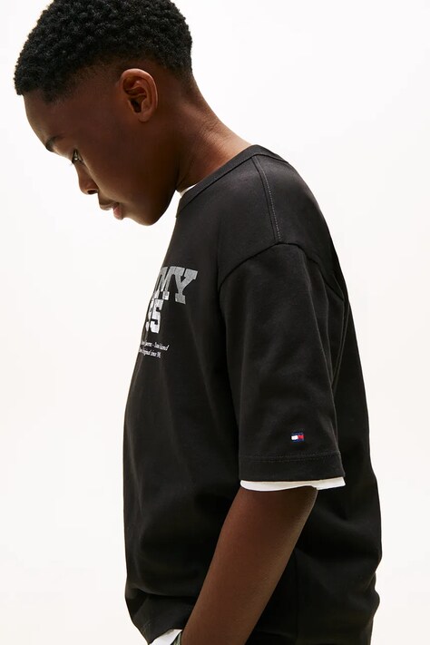 Tommy Hilfiger t-shirt bawełniany dziecięcy kolor czarny z nadrukiem KB0KB10087