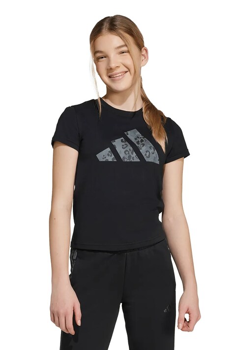 Детска памучна тениска adidas в черно KC5448