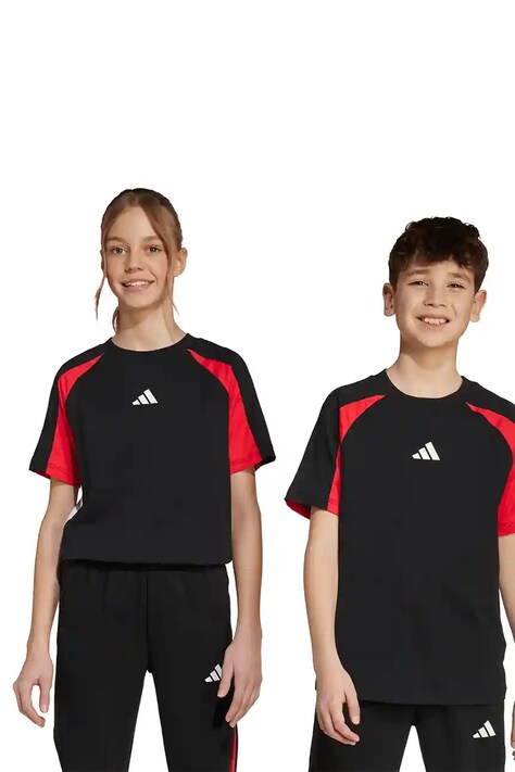 Детска памучна тениска adidas в черно с десен JM1629