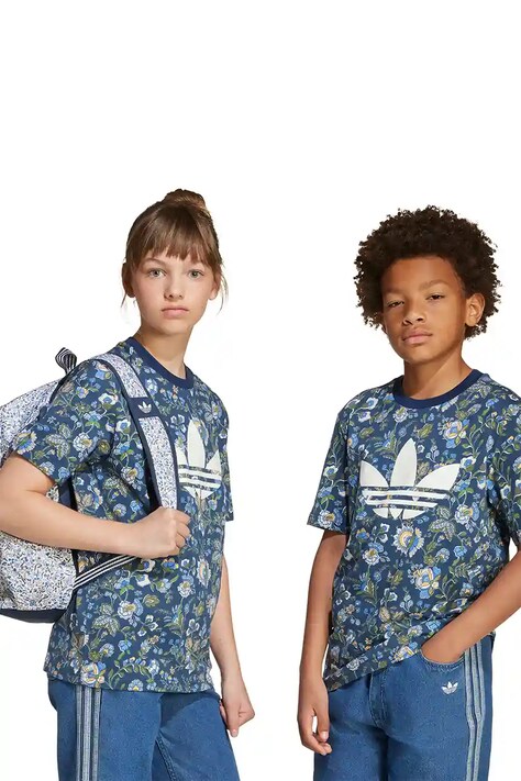 Детска памучна тениска adidas Originals в тъмносиньо с принт JV7818