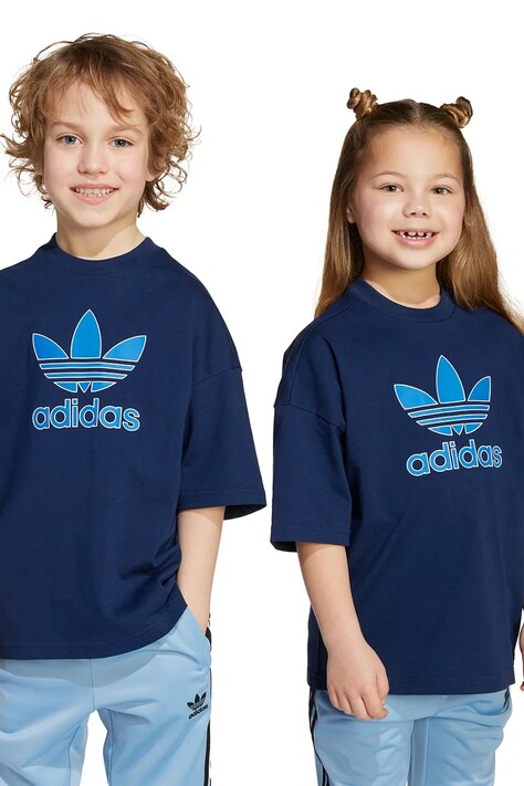 Детска памучна тениска adidas Originals в тъмносиньо с принт JY1139