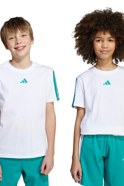 Детска памучна тениска adidas в бяло с апликация JY4970