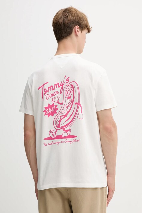 Памучна тениска Tommy Jeans в бежово с принт DM0DM21829