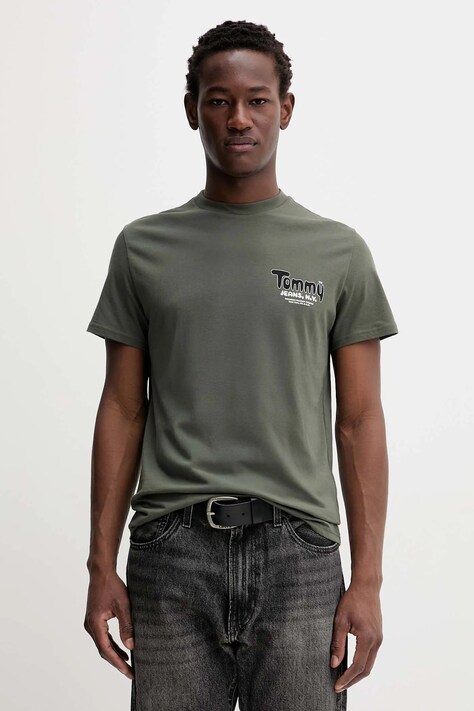 Bombažna kratka majica Tommy Jeans moška, zelena barva, DM0DM22049