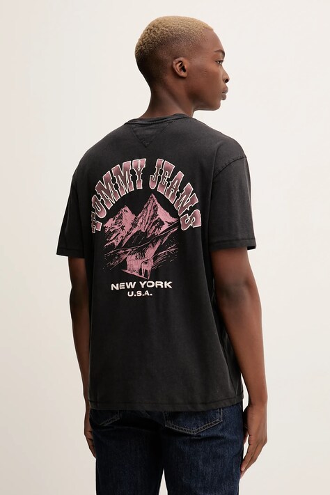 Βαμβακερό μπλουζάκι Tommy Jeans ανδρικό, χρώμα: μαύρο, DM0DM22060