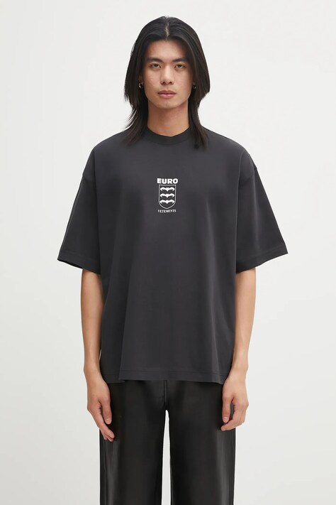 Βαμβακερό μπλουζάκι VETEMENTS Bats Logo Regular ανδρικό, χρώμα: μαύρο, UH76TR650B