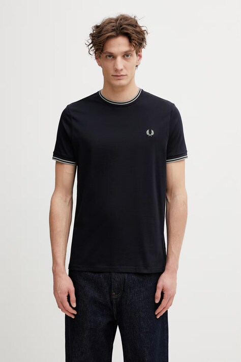 Памучна тениска Fred Perry в черно с изчистен дизайн M1588V