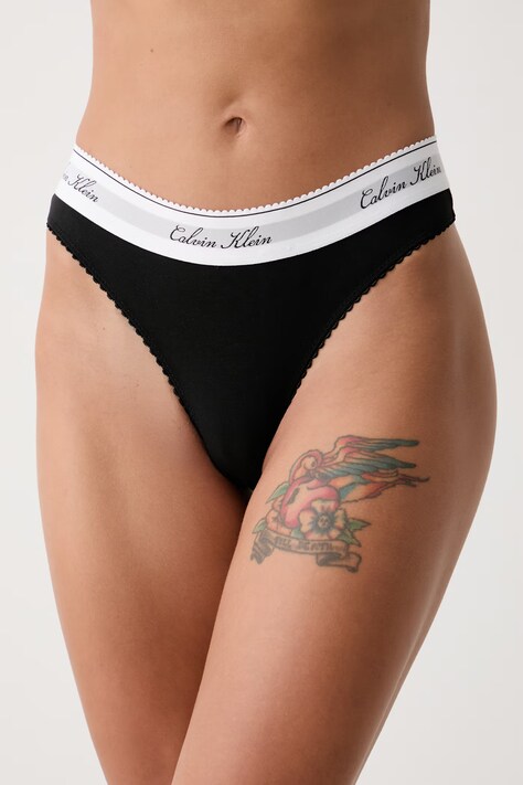 Calvin Klein Underwear stringi damskie z bawełną czarne LV00QF9075