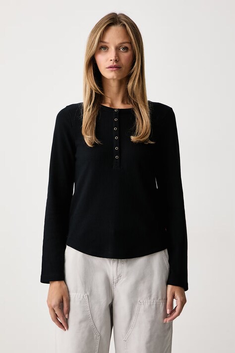 Levi's Majica z dolgimi rokavi ženska z bombažem ROONEY WAFFLE HENLEY črna 0087X