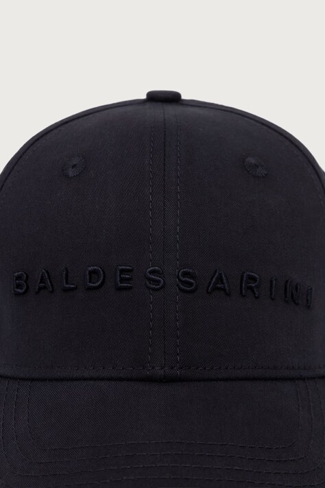 Baldessarini кепка чоловіча бавовняна — AW26-CAMZO1, темно-синій — фото 2