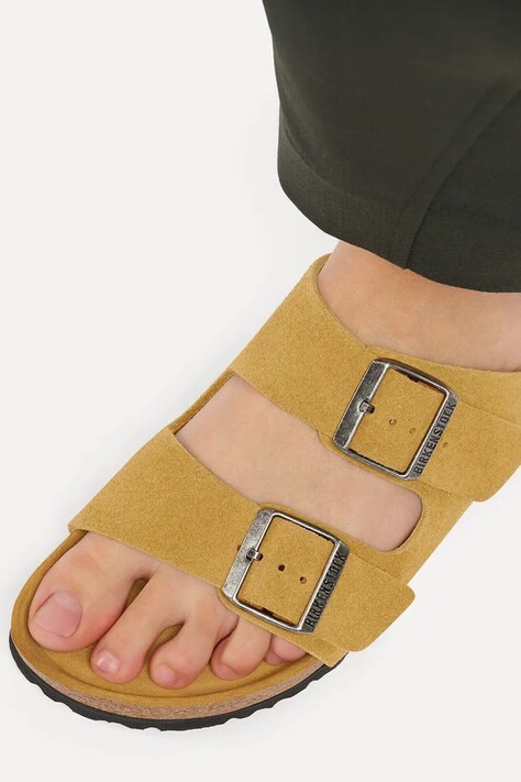 Birkenstock шльопанці замшеві Arizona Soft Footbed Suede Leather — AW26-KLUZZL, коричневий — фото 7