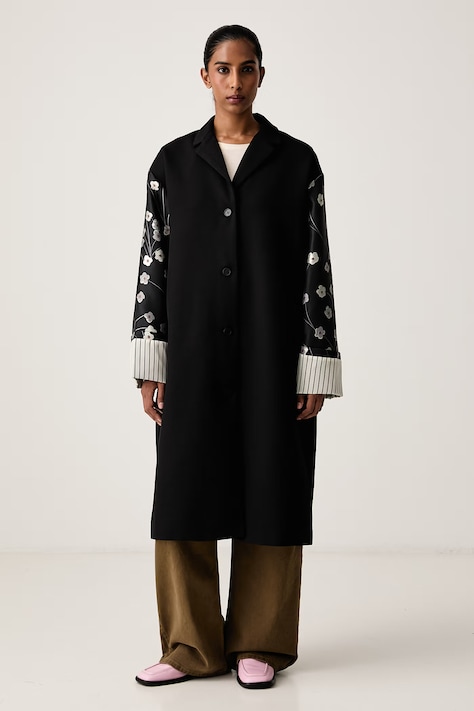 Stine Goya Płaszcz damski z dodatkiem wełny czarny SG-AW26-O027-1499