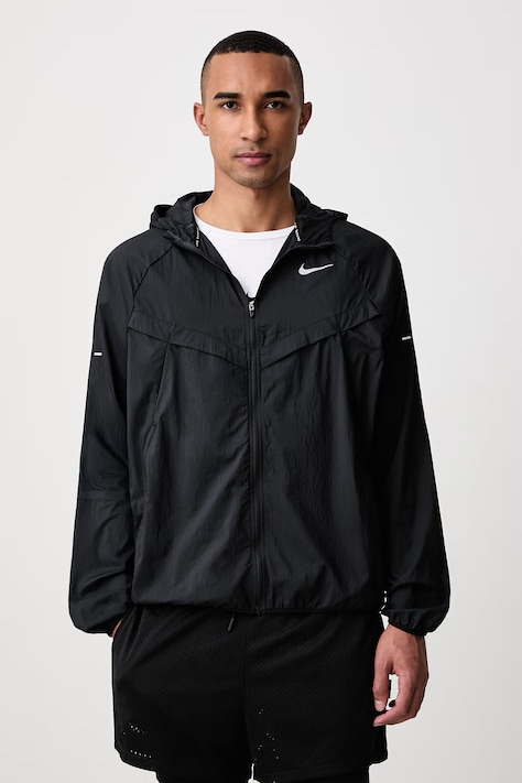 Nike Sportska jakna za muškarce Stride UV Repel crna HV4548.010