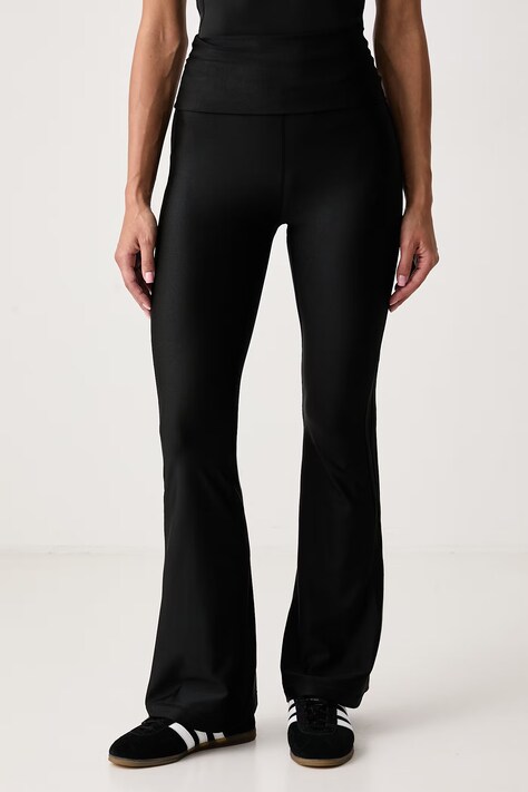 adidas Performance Брюки flare для женщин Originals Sport чёрные regular waist KT7087
