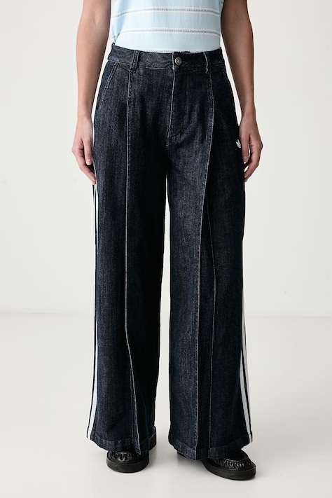 adidas Originals Джинси wide leg жіночі Denim Pleats блакитні LE8302