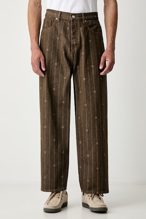 Drôle de Monsieur jeansy relaxed fit męskie Monogram brązowe L-BP168-CO315