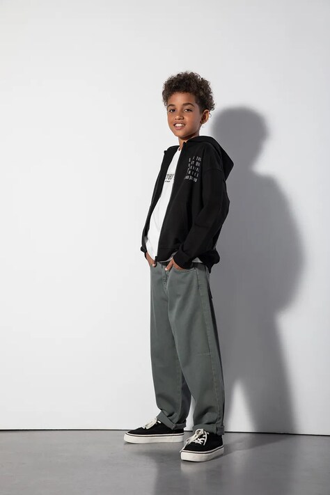 Coccodrillo Spodnie dziecięce bawełniane zielone regular waist SUPER FUN BOY JUNIOR