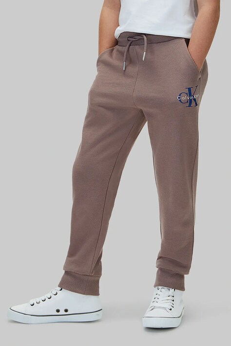 Calvin Klein Jeans Spodnie dresowe dziecięce bawełniane brązowe regular waist LVCKTJC08U