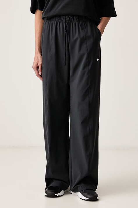 Nike Spodnie treningowe damskie Nike One Dri-FIT czarne regular waist IQ0342.010