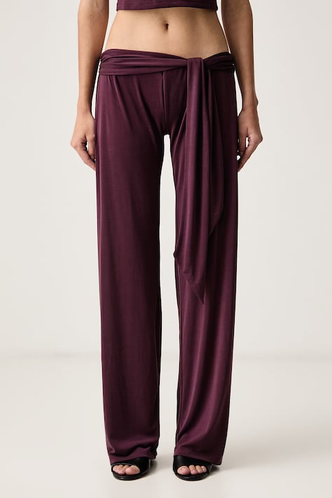Juicy Couture Hlače flare za žene s viskozom EMERSON BELTED STRAIGHT bordo visoki struk JCWFE226332