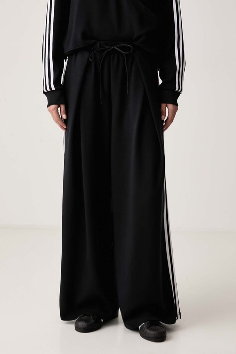 adidas Originals Spodnie dresowe damskie z wiskozą Adiluna Season 2 x Jennie czarne regular waist LD8922