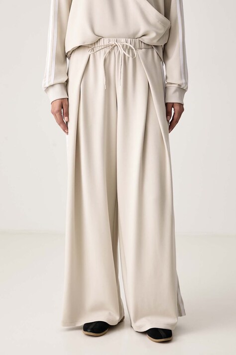adidas Originals Spodnie wide leg damskie Adiluna Season 2 x Jennie beżowe high waist LD4965