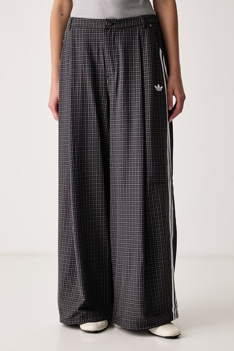 adidas Originals Nohavice dámske Checks čierne regular waist LD5340