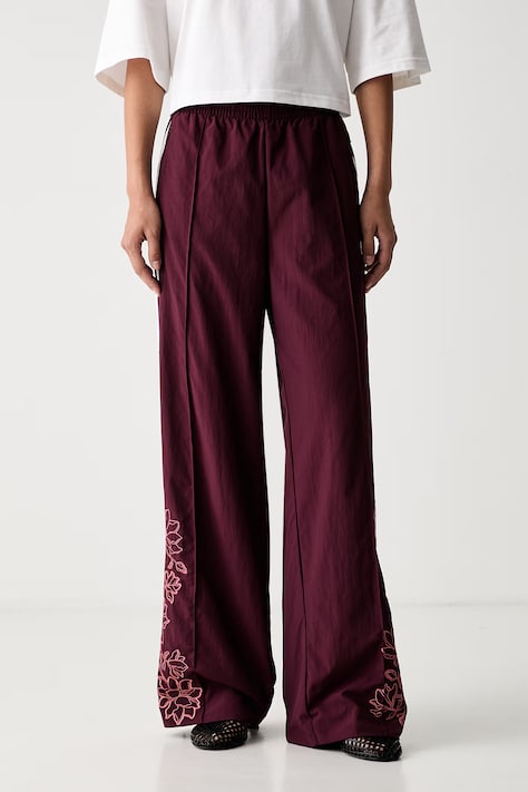 adidas Originals pantaloni de trening pentru femei Floral Firebird burgunzi KX1878