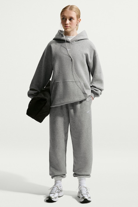 Nike Teplákové nohavice detské s bavlnou Nike Sportswear Studio Fleece sivé regular waist IM4905