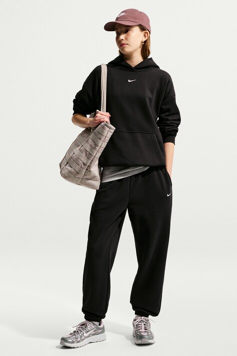 Nike Teplákové nohavice detské s bavlnou Nike Sportswear Studio Fleece čierne regular waist IM4905