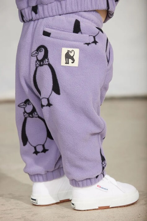 Mini Rodini spodnie joggery dziecięce polarowe Penguin fioletowe regular waist 11000365