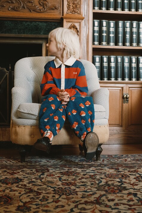 Tinycottons Spodnie dresowe dziecięce polarowe TINY MUSHROOMS SHERPA SWEATPANT niebieskie regular waist AW26-235
