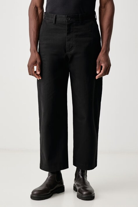 Lacoste Spodnie męskie bawełniane z elastanem czarne regular waist HH0141