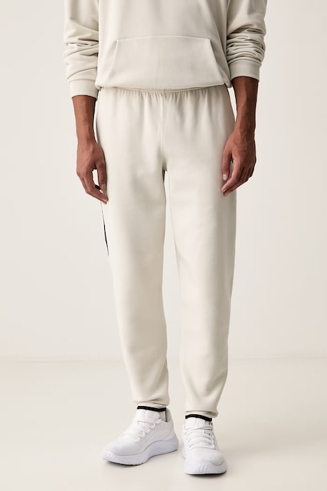 Under Armour Spodnie dresowe męskie Unstoppable beżowe regular waist 6013427