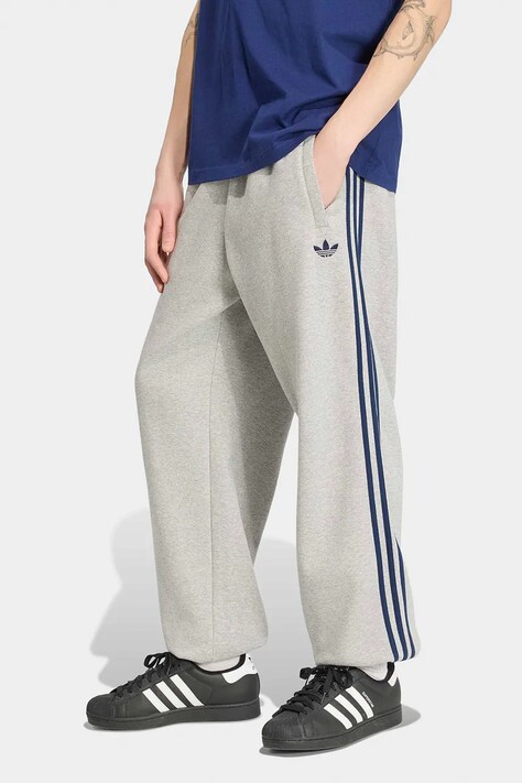 adidas Originals Teplákové nohavice pánske s bavlnou Adicolor sivé regular waist KV9276