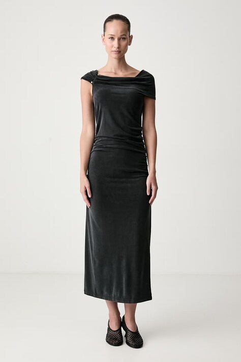 Stine Goya Sukienka z cupro czarna gładka SG-AW26-D337-2554