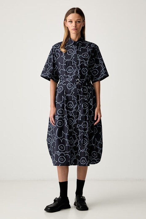 Marimekko sukienka bawełniana z elastanem granatowa w kwiaty 095994