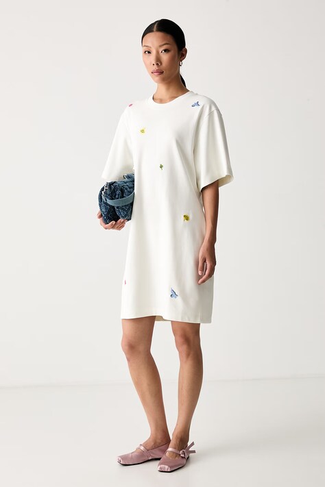 Marimekko рокля от памук с еластан бежова с броденица 095916