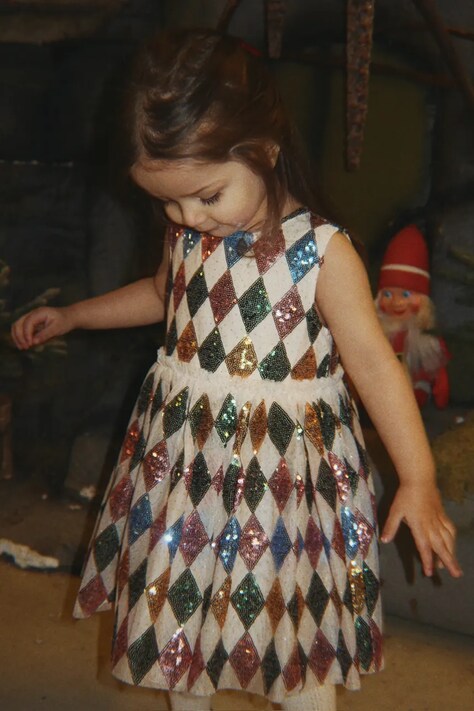 Konges Sløjd Sukienka rozkloszowana YVONNE HARLEKIN DRESS multicolor cekinowa KS106657