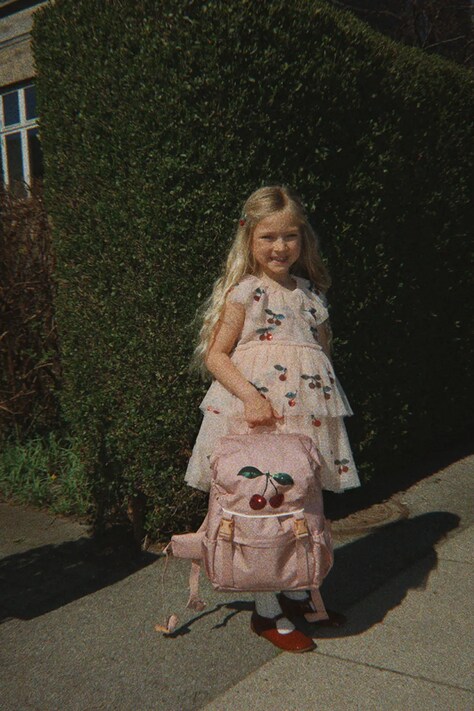 Konges Sløjd sukienka rozkloszowana YVONNE FAIRY DRESS beżowa z motywem owoców KS107625