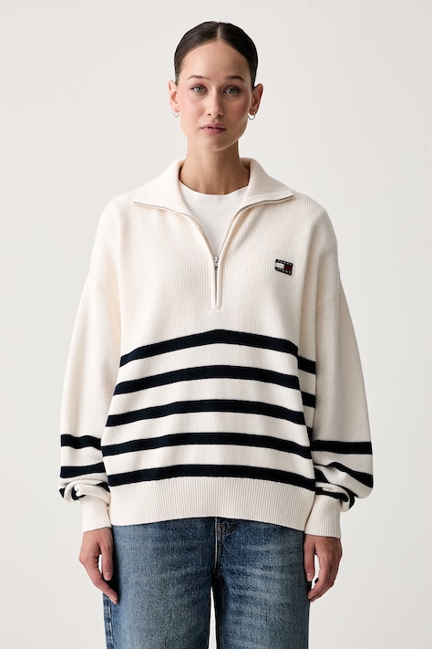 Tommy Jeans пуловер дамски от памук бежов DW0DW22928