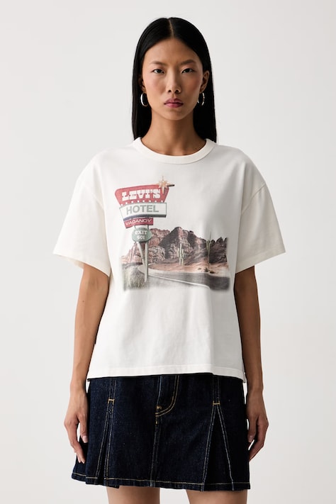 Levi's уголемена тениска дамска от памук GR VINTAGE бежова 005OY