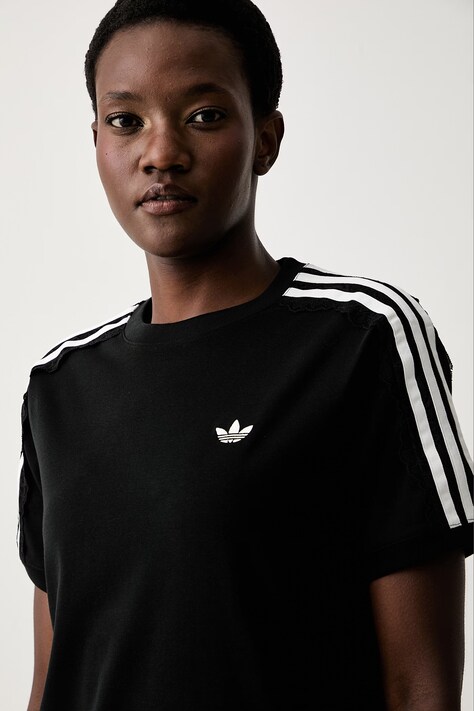 adidas Originals T-shirt damski bawełniany z elastanem Lace Injection czarny LG4263
