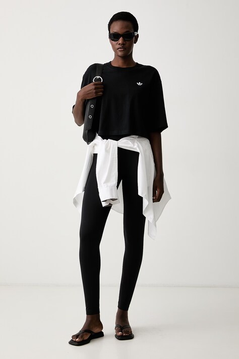 adidas Originals T-shirt damski bawełniany Essentials czarny KQ6692
