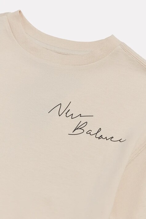 New Balance T-shirt dziecięcy bawełniany beżowy YT62J1FR