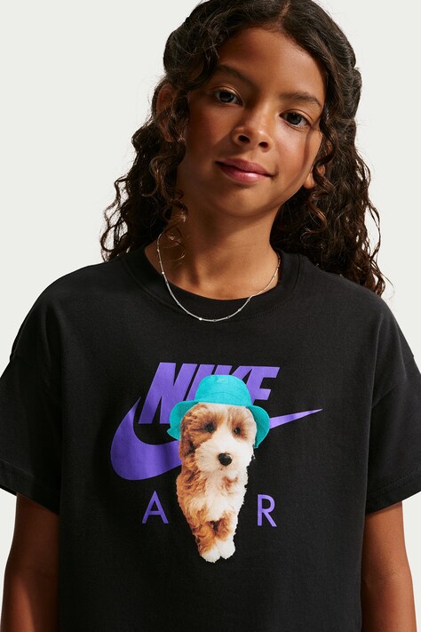 Nike T-shirt dziecięcy bawełniany Nike Sportswear czarny IO2194