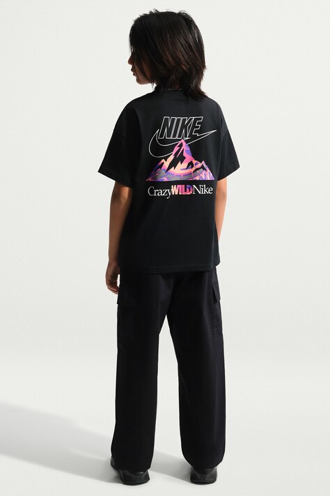 Nike T-shirt dziecięcy bawełniany Nike Sportswear czarny IX6077