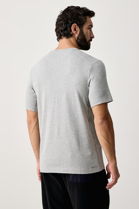 Nike T-shirt męski z bawełną Primary Dri-FIT szary DV9831.097