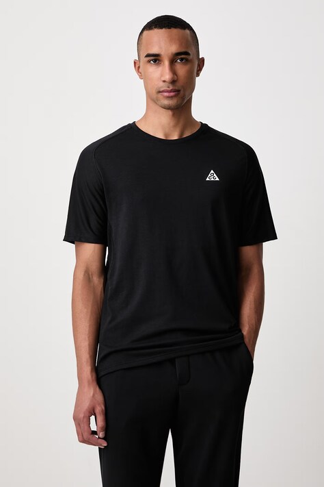 Nike Sportswear T-shirt do biegania męski ACG Solar Chase czarny IO9677.010