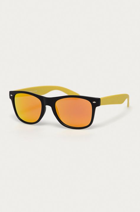 Okulary przeciwsłoneczne męskie w prostokątnej oprawie